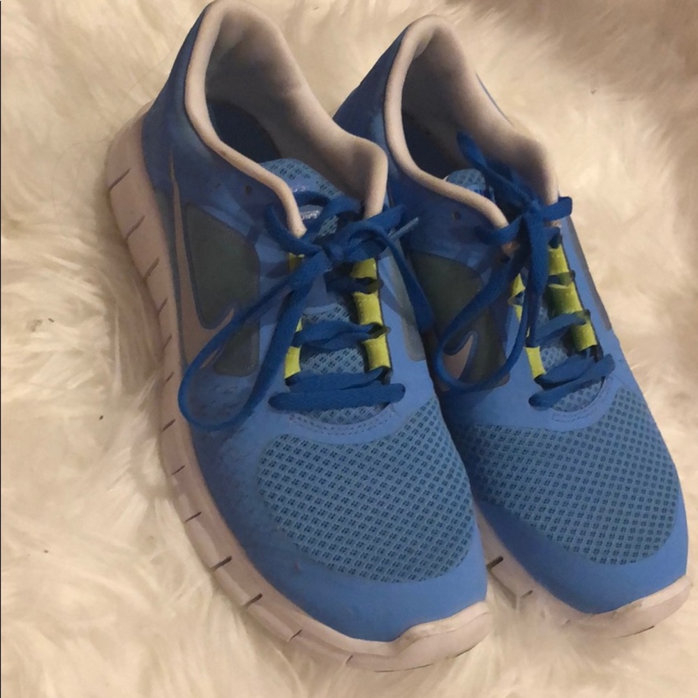 NIKE FREE RUNS - Picture 2 of 3